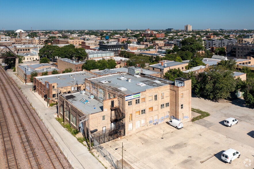 1648 W Kinzie St, Chicago, IL for sale - Aerial - Image 2 of 17