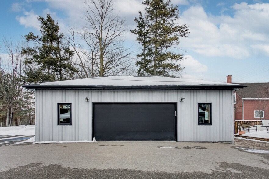 578 Kingston Rd W, Ajax, ON à vendre - Photo du bâtiment - Image 3 de 53