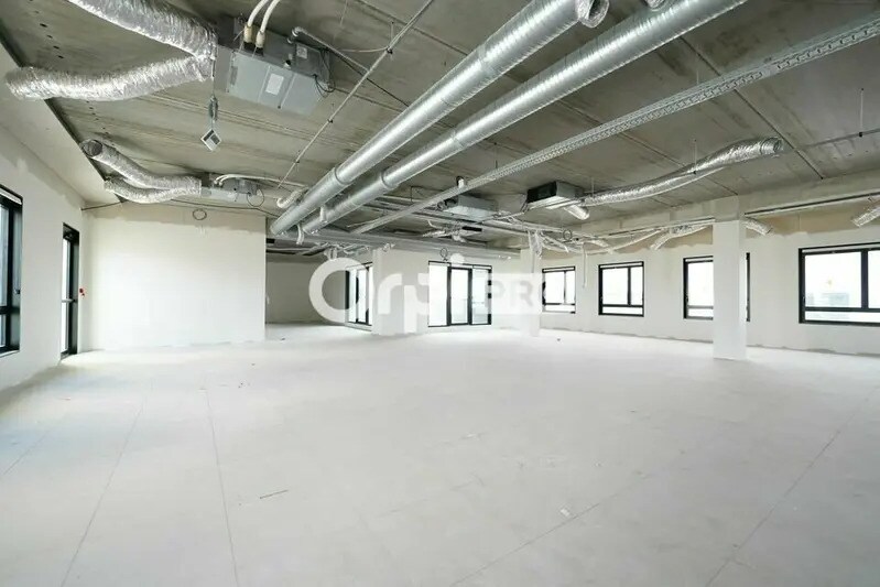 Office in Genas for lease - Interior Photo - Image 1 of 9