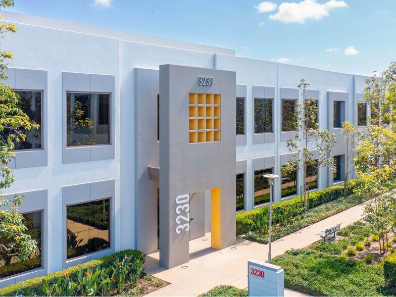 200 Commerce Dr, Irvine, CA à louer - Photo principale - Image 2 de 9