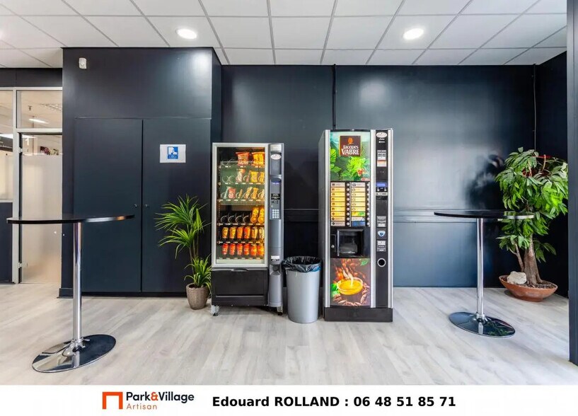 Bureau dans Rillieux-la-Pape à louer - Photo du bâtiment - Image 2 de 4