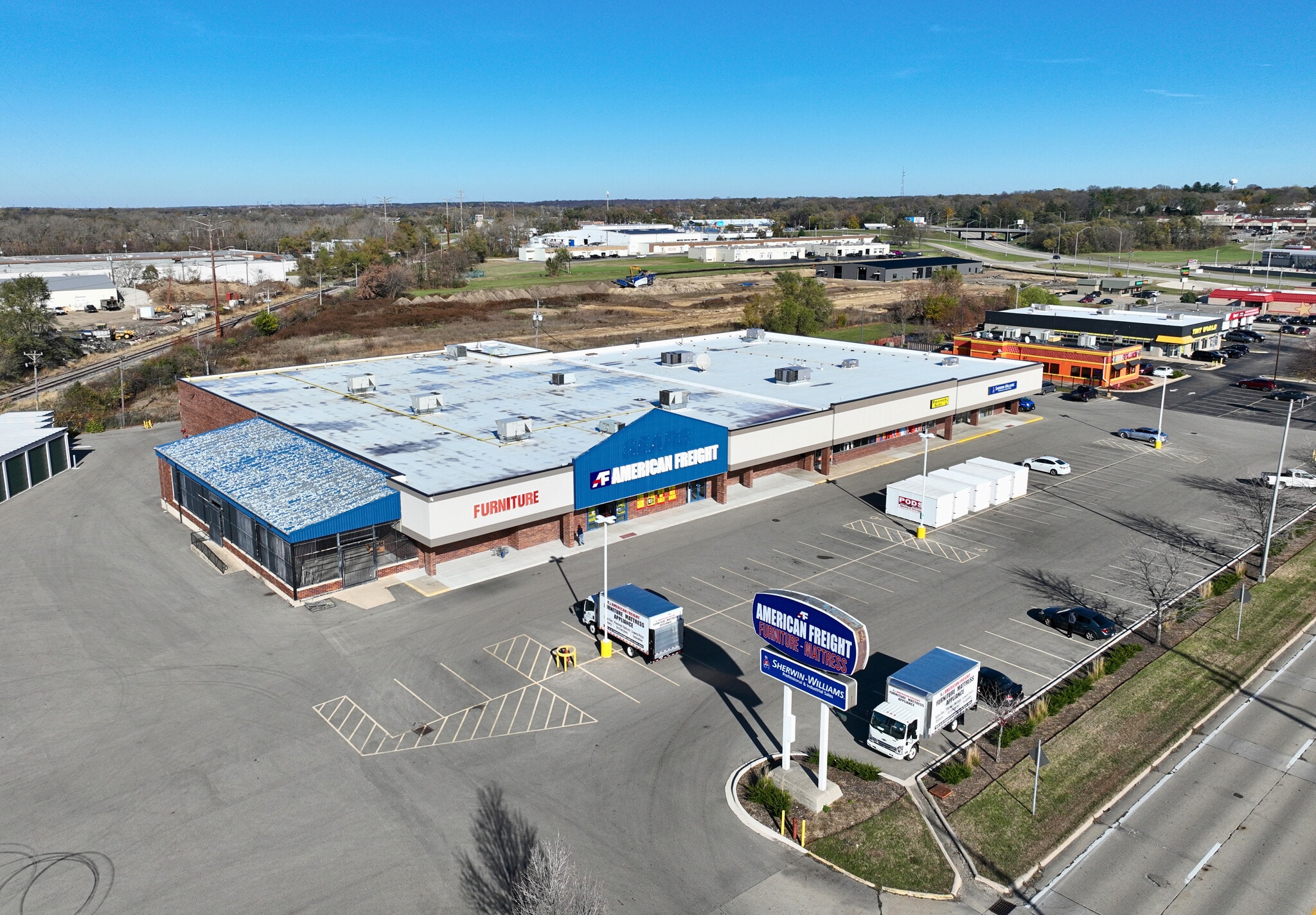 1500-1502 E Riverside Blvd, Loves Park, IL for lease Building Photo- Image 1 of 7