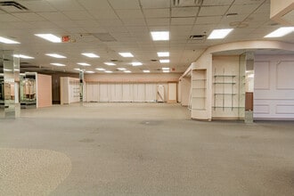 364 Maine Mall Rd, South Portland, ME for lease Building Photo- Image 1 of 8