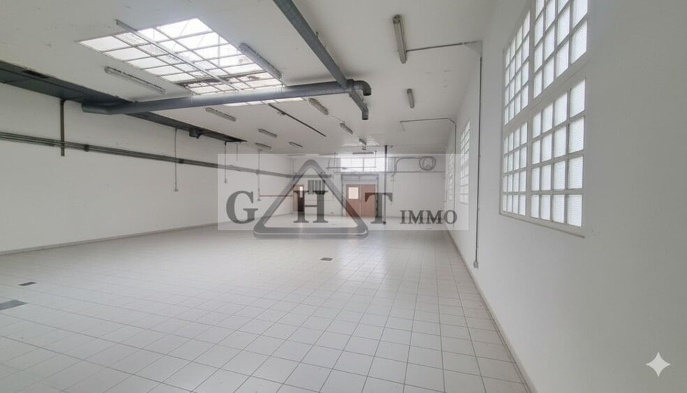 Industrial in Saint-Maur-des-Fossés for sale - Interior Photo - Image 2 of 2