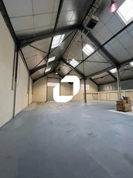 Flex dans Aubervilliers à louer - Photo du bâtiment - Image 3 de 9