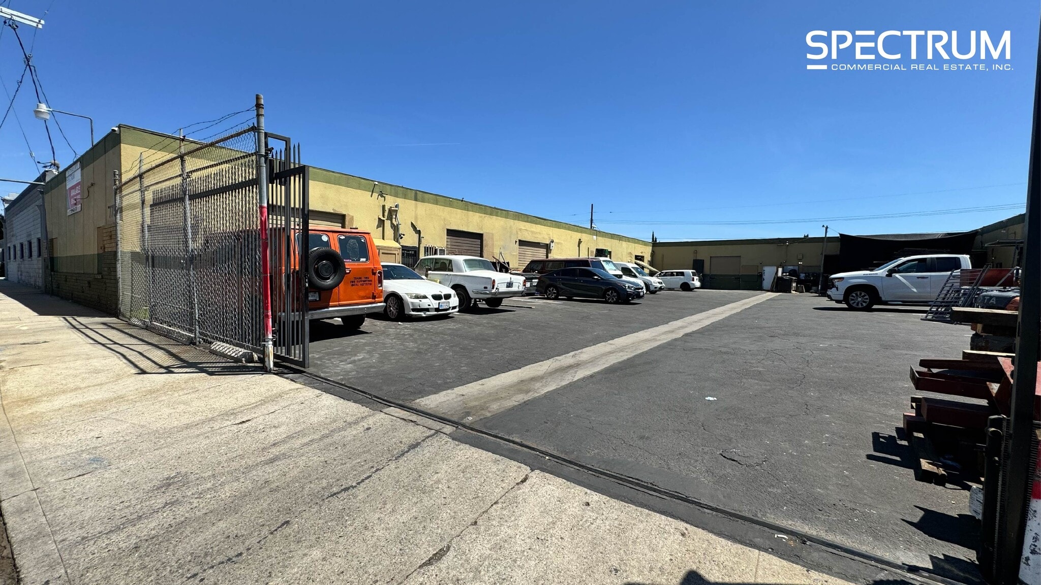 7744-7754 Deering Ave, Canoga Park, CA for lease Primary Photo- Image 1 of 5