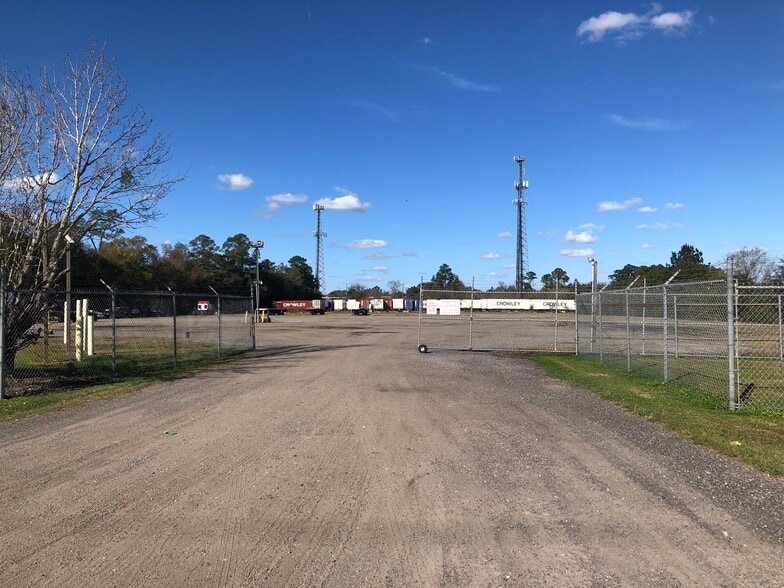 2089 W 26th St, Jacksonville, FL for lease - Building Photo - Image 2 of 4