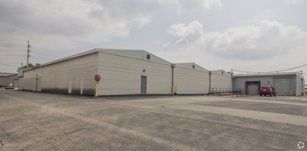 6212 Material Ave, Loves Park, IL à vendre - Photo du bâtiment - Image 2 de 3