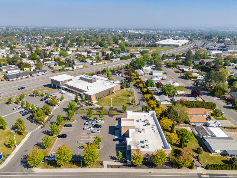 3208 W 19th Ave, Kennewick, WA à louer - Photo du bâtiment - Image 3 de 8