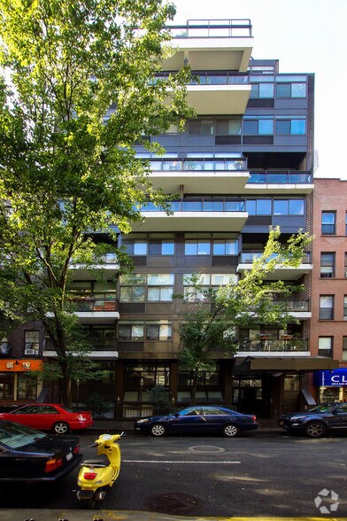 400 E 64th St, New York, NY à louer - Photo du bâtiment - Image 2 de 13