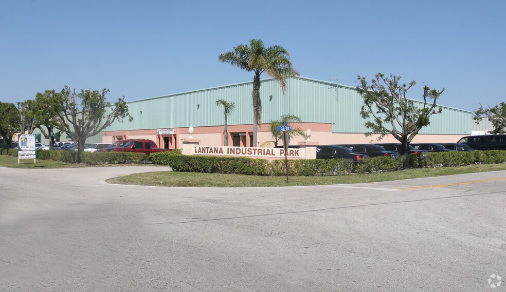 820 N 8th St, Lantana, FL à louer - Photo du bâtiment - Image 3 de 7