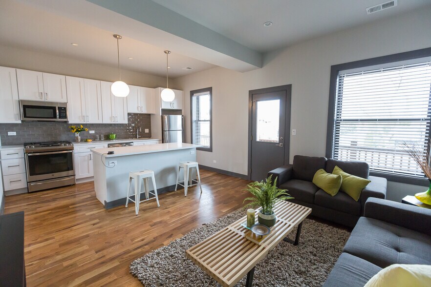 2848 N Seminary Ave, Chicago, IL à vendre - Photo intérieure - Image 2 de 20