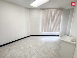 401 S Glenoaks Blvd, Burbank, CA à louer Photo intérieure- Image 2 de 12