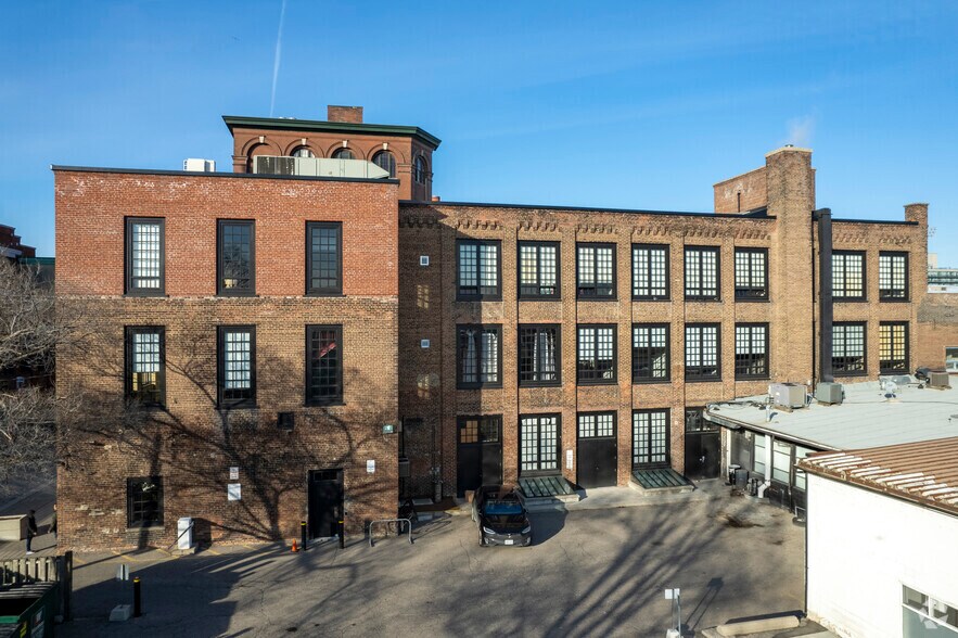 161 Liberty St, Toronto, ON à louer - Photo du bâtiment - Image 2 de 6