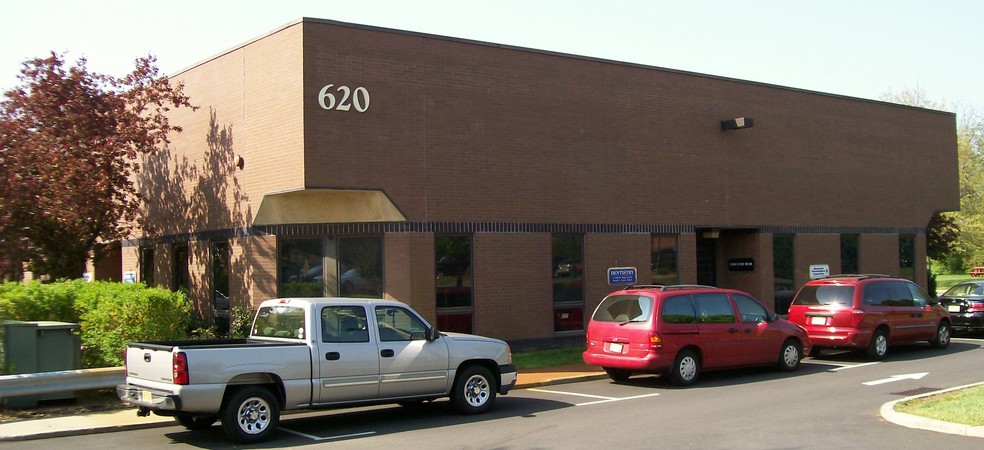 620 Shrewsbury Ave, Tinton Falls, NJ for lease - Building Photo - Image 2 of 3