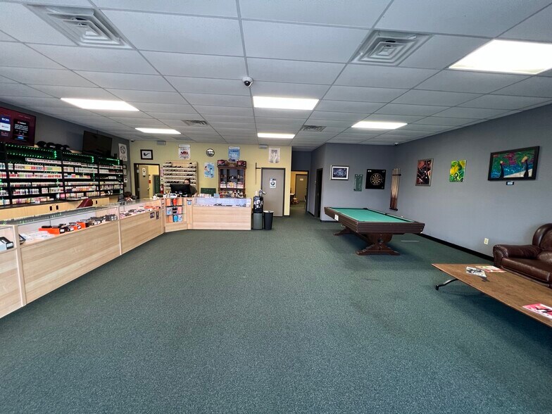 800 S Locust St, Denton, TX à vendre - Photo intérieure - Image 2 de 12