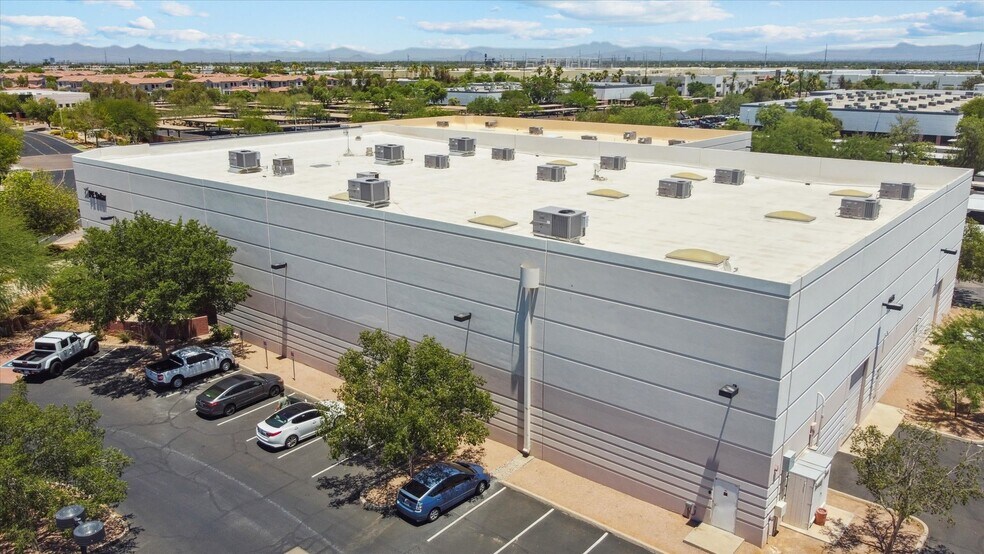 1325 W Auto Dr, Tempe, AZ à louer - Photo du bâtiment - Image 3 de 10