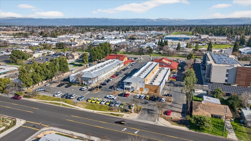 1458-1468 Clovis Ave, Clovis, CA à louer - Photo du bâtiment - Image 2 de 31