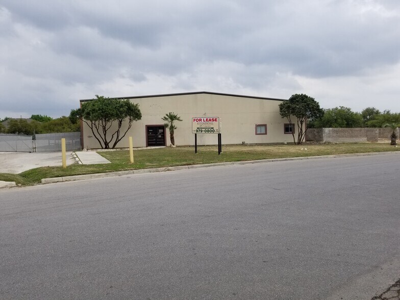 13402 Western Oak Dr, Helotes, TX à louer - Photo du bâtiment - Image 1 de 9