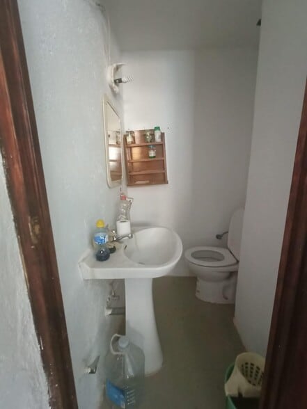 Retail in Cáceres for lease - Building Photo - Image 2 of 6