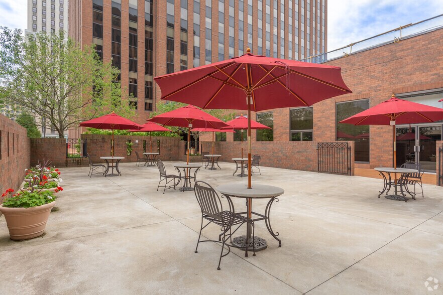 50 S Main St, Akron, OH à louer - Photo du bâtiment - Image 3 de 14