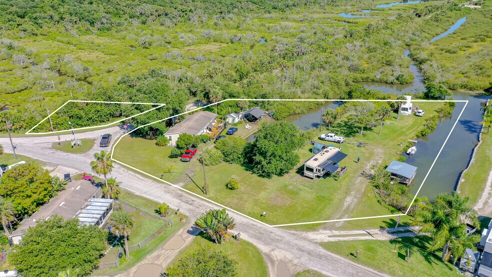 416 E. Halifax Ave., Oak Hill, FL à vendre - Photo du bâtiment - Image 2 de 28