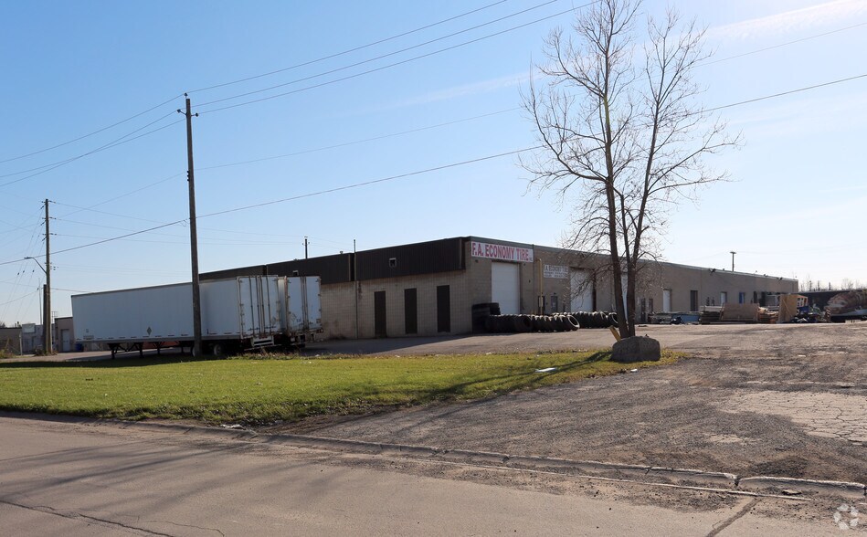 505 Kenora Ave, Hamilton, ON à vendre - Photo du bâtiment - Image 2 de 3