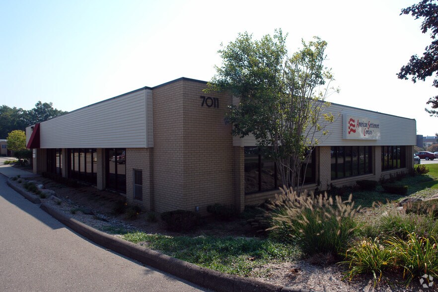 7011 Orchard Lake Rd, West Bloomfield, MI à vendre - Photo du bâtiment - Image 2 de 3