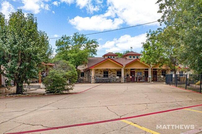 Plus de détails pour 1818 Sylvia Ln, Round Rock, TX - Commerce de détail à vendre