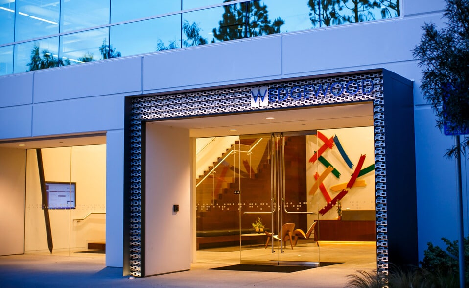 2015 Manhattan Beach Blvd, Redondo Beach, CA for lease - Building Photo - Image 3 of 22