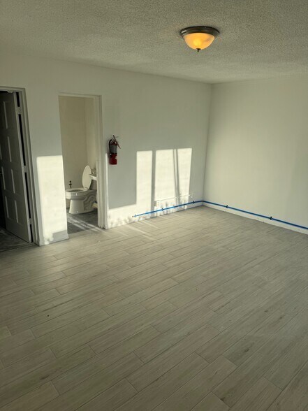 419 S Dixie Hwy E, Pompano Beach, FL à louer - Photo du bâtiment - Image 3 de 10