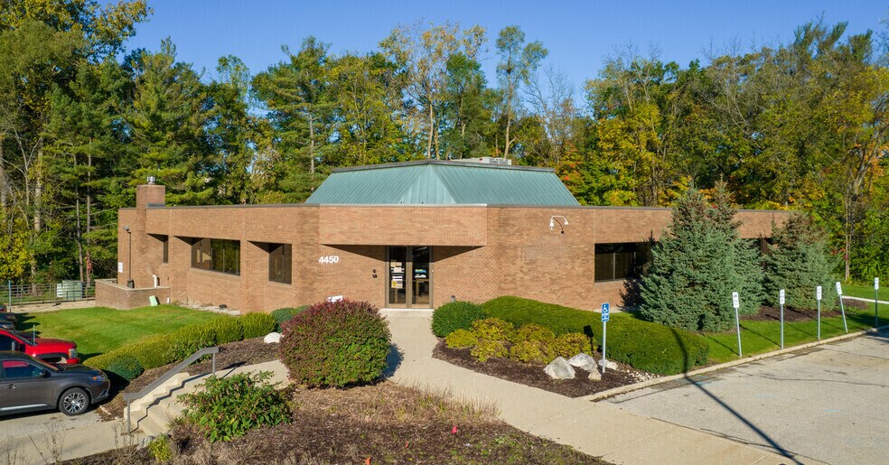 4450 Cascade Rd SE, Grand Rapids, MI à vendre - Photo du bâtiment - Image 2 de 9