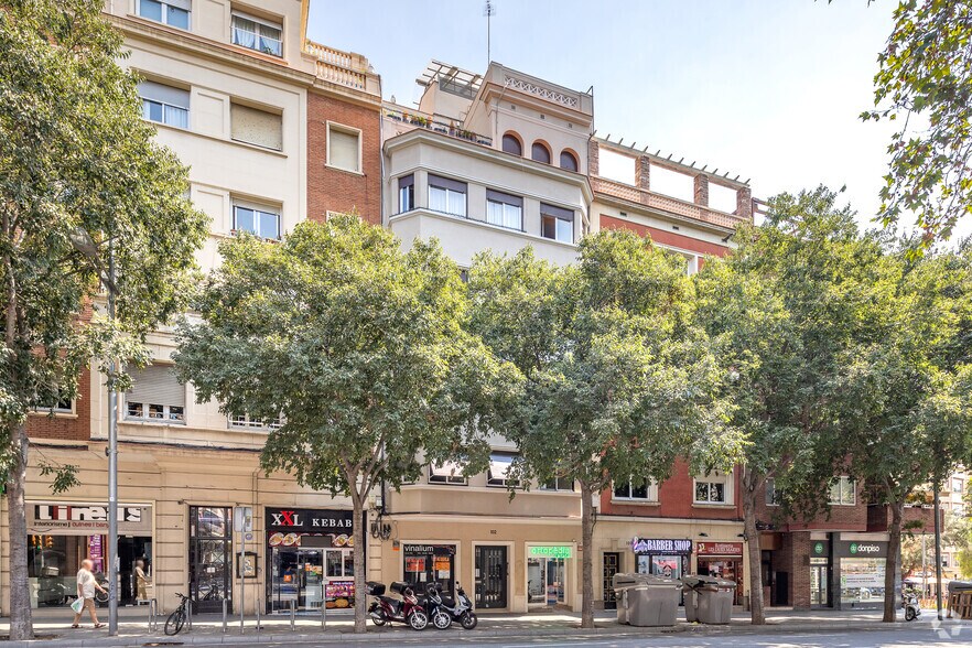 Immeuble residentiel dans Barcelone, Barcelona à vendre - Photo principale - Image 1 de 3