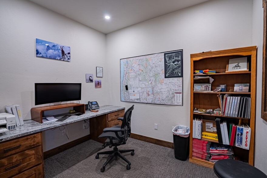 280 Great Northern Rd, Bonners Ferry, ID à vendre - Photo du bâtiment - Image 2 de 13