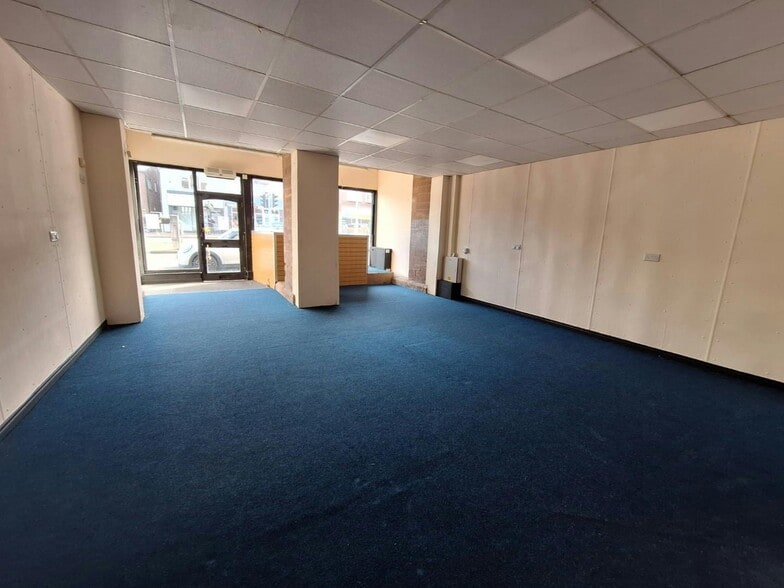 208 Hoylake Rd, Wirral for lease - Interior Photo - Image 2 of 5