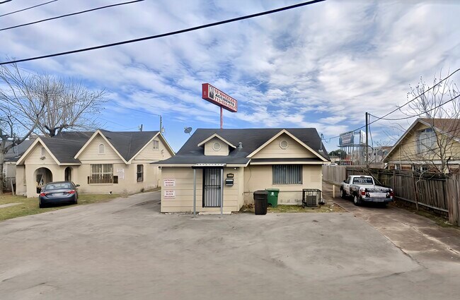 More details for 5737 Burwell St, Houston, TX - Office for Sale