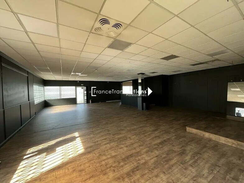 Retail in Portet-sur-Garonne for lease - Interior Photo - Image 3 of 4