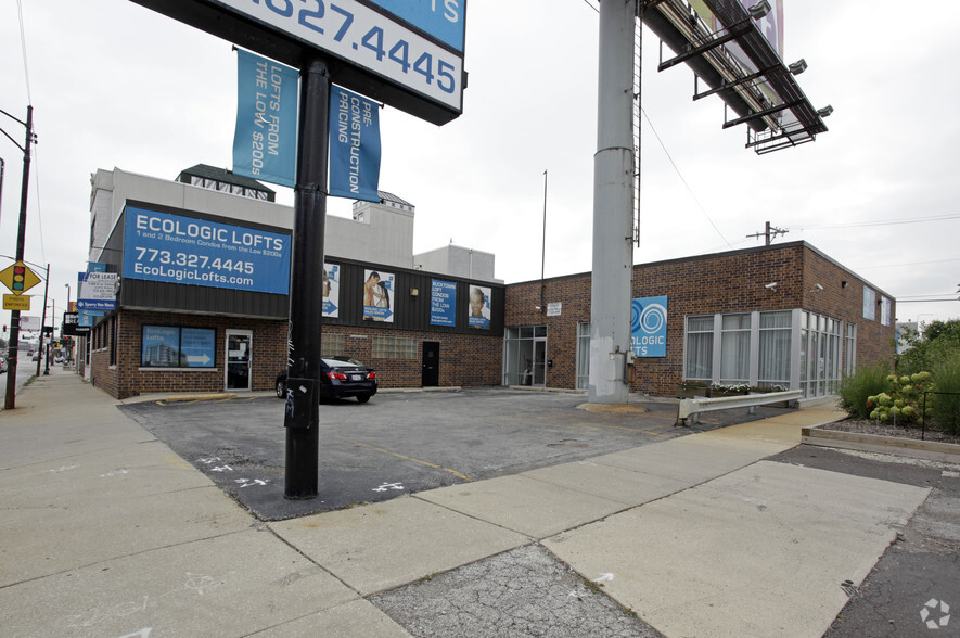 2023 W Fullerton Ave, Chicago, IL for sale - Primary Photo - Image 1 of 12