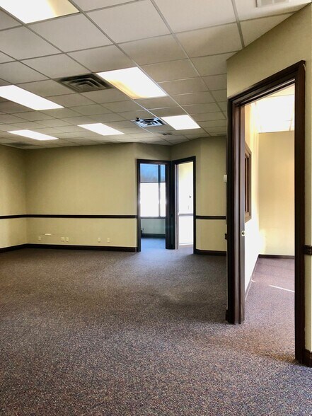 1160 Silas Deane Hwy, Wethersfield, CT à louer - Photo intérieure - Image 2 de 9