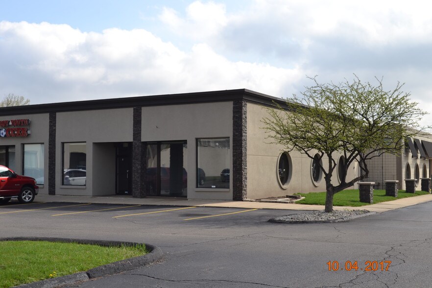 1977 E Wattles Rd, Troy, MI à louer - Photo du bâtiment - Image 2 de 5