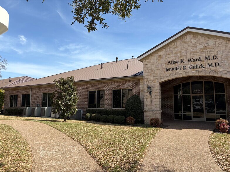 3880 Parkwood Blvd, Frisco, TX à vendre - Photo du bâtiment - Image 2 de 5