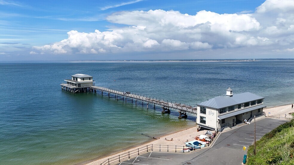 Totland Pier, Totland Bay à vendre - Photo du bâtiment - Image 1 de 15