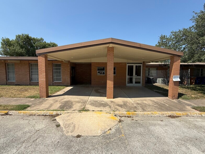 908 Old Koenig Ln, Austin, TX à louer - Photo du bâtiment - Image 3 de 13