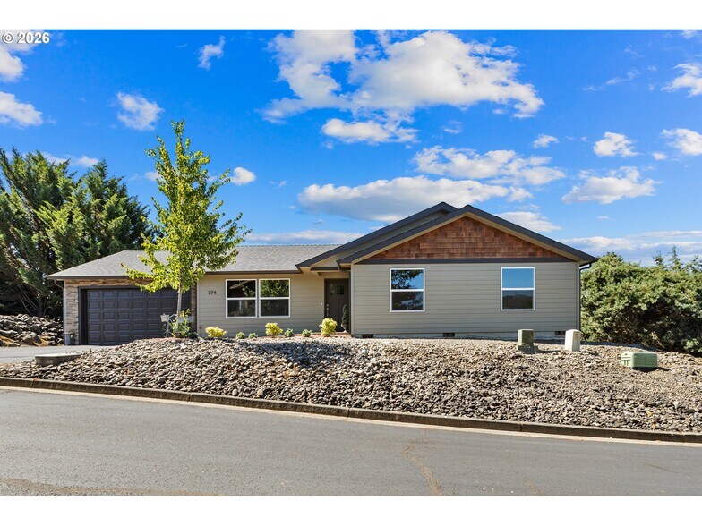 374 Bentgrass Ct, Sutherlin, OR à vendre - Photo principale - Image 1 de 1