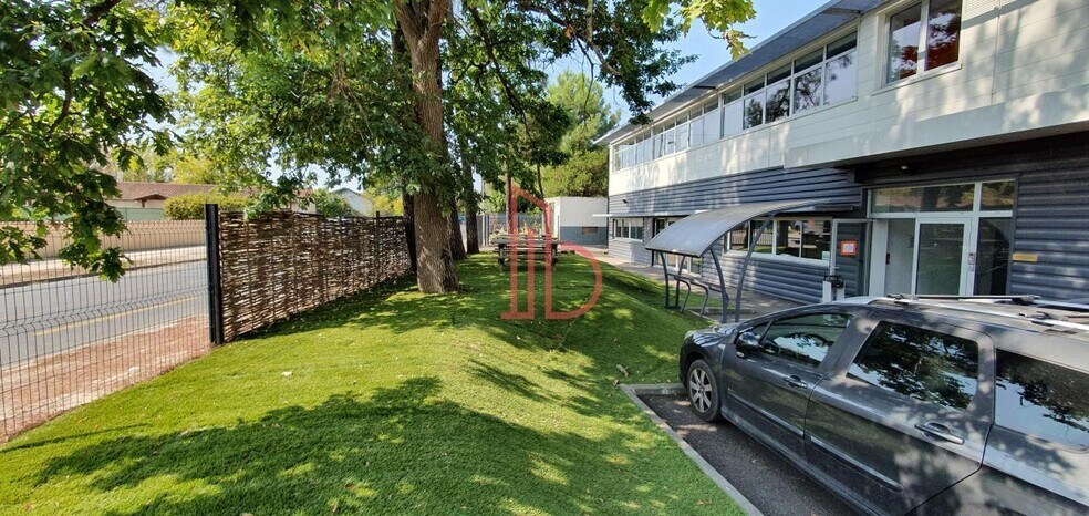 Bureau dans Gradignan à louer - Photo du bâtiment - Image 1 de 6