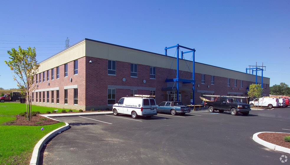 Cumberland Commerce Center Portfolio portfolio of 2 properties for sale on LoopNet.ca - Primary Photo - Image 2 of 2