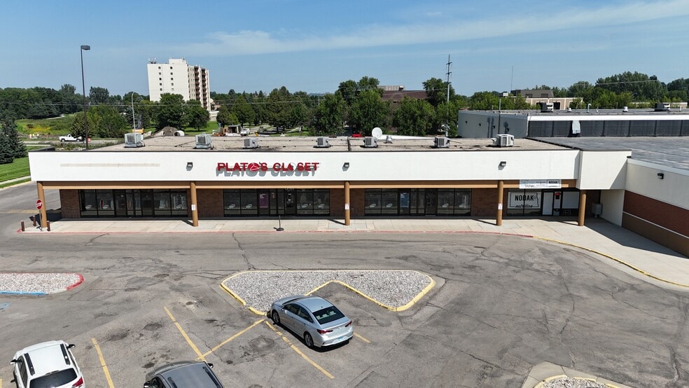 2450 S Columbia Rd, Grand Forks, ND for sale - Building Photo - Image 2 of 2