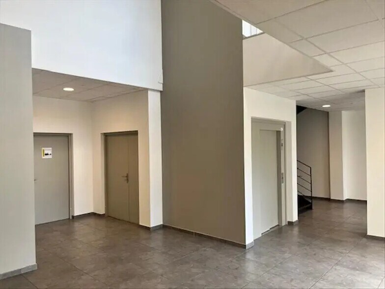 Office in Bron for sale - Building Photo - Image 3 of 5