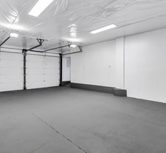 2934 SE 16th Ave, Portland, OR for lease Interior Photo- Image 2 of 9