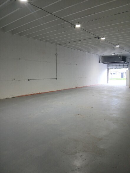 124 NE 183rd Ter, Miami Gardens, FL à louer - Photo du bâtiment - Image 2 de 7